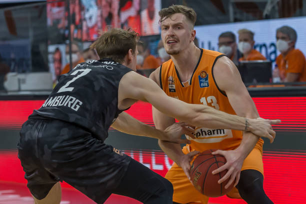 攻和坚实的 攻和坚实的