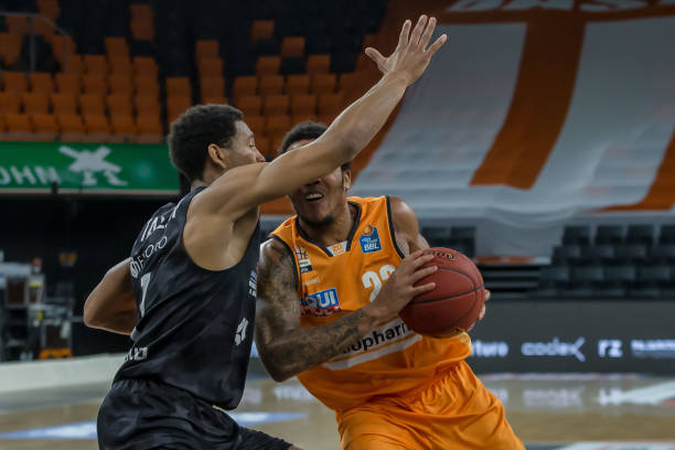 虽然霍华德 虽然霍华德